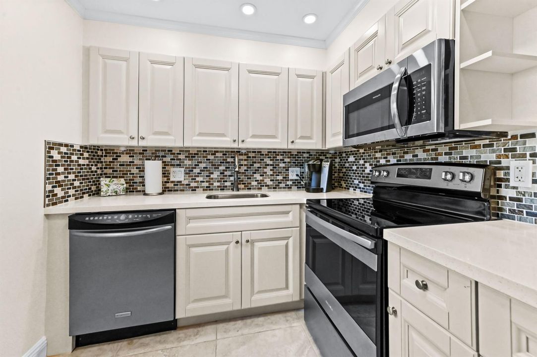 11 Kitchen 02