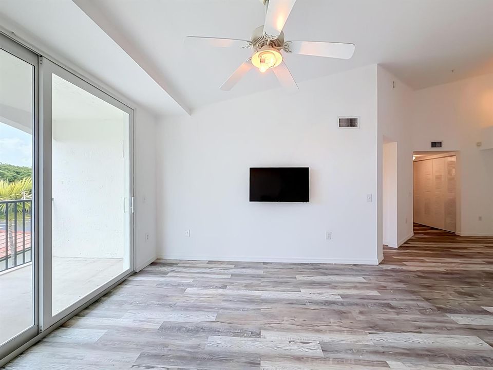 1119 Villa Circle-31