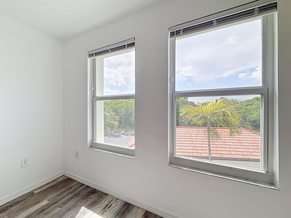 1119 Villa Circle-43