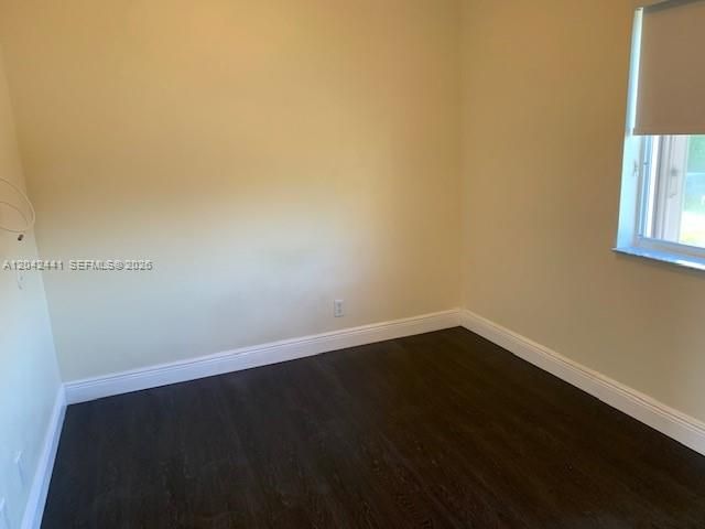 Second bedroom without virtual staging.