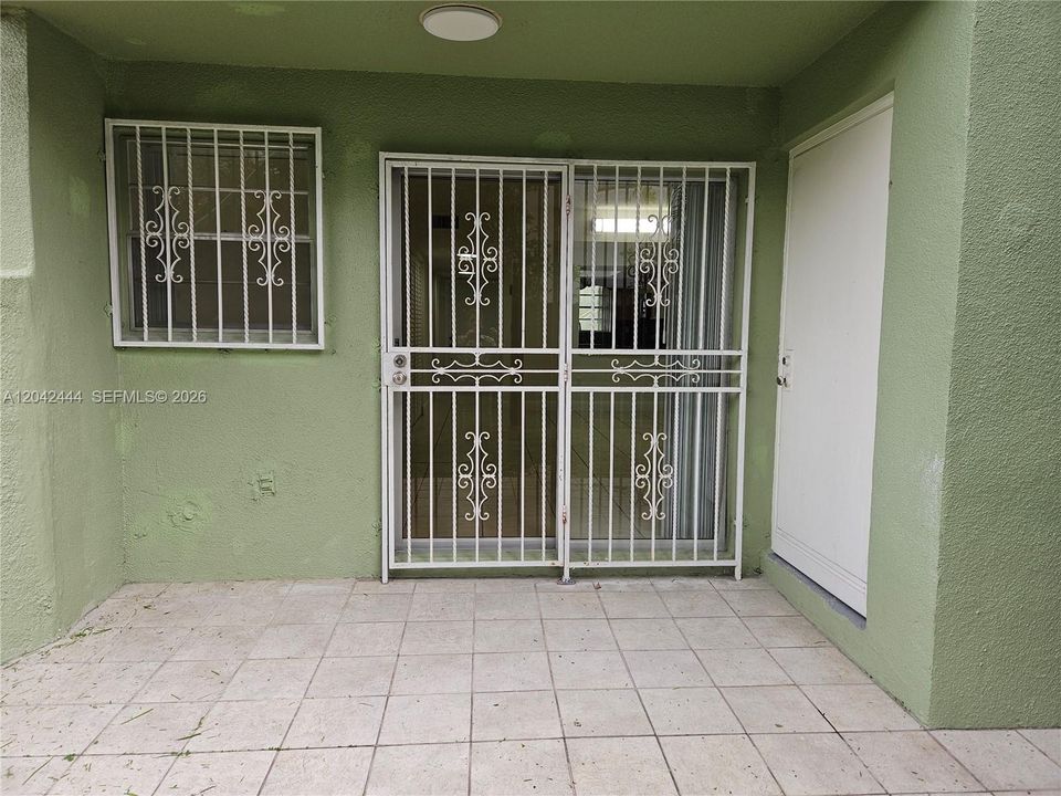 В аренду: $2,600 (2 спален, 2 ванн, 1108 Квадратных фут)