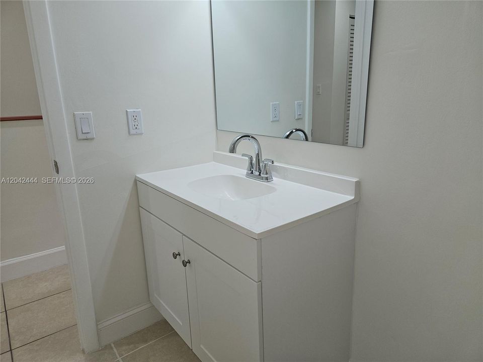 В аренду: $2,600 (2 спален, 2 ванн, 1108 Квадратных фут)