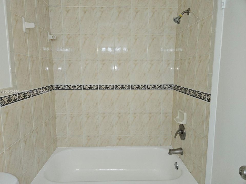 В аренду: $2,600 (2 спален, 2 ванн, 1108 Квадратных фут)