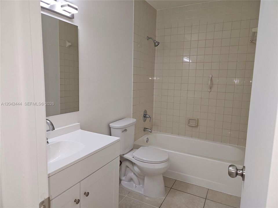 В аренду: $2,600 (2 спален, 2 ванн, 1108 Квадратных фут)