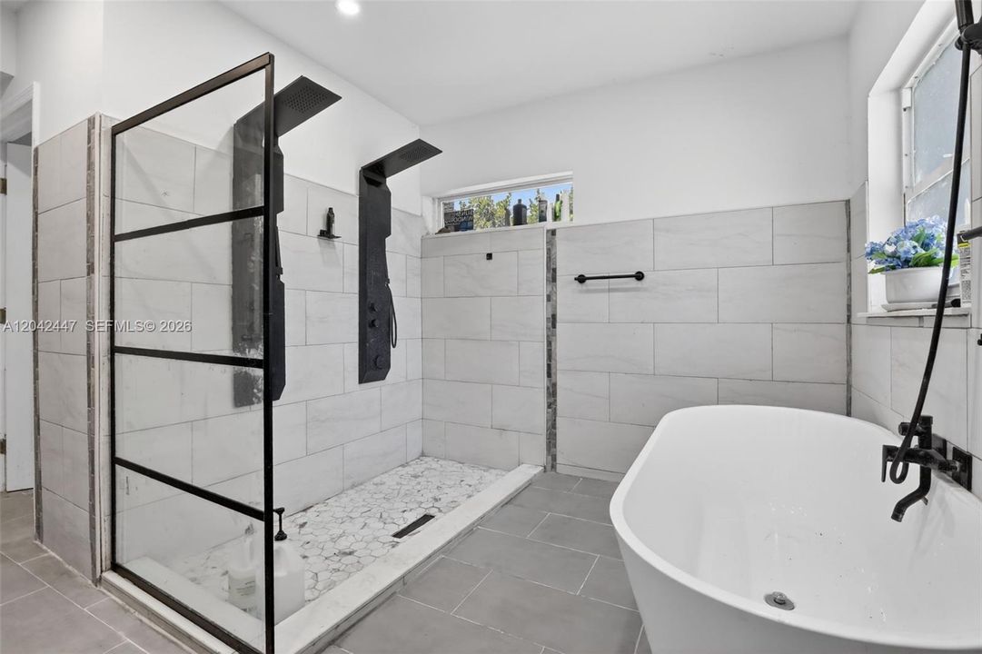 В аренду: $11,000 (6 спален, 2 ванн, 5635 Квадратных фут)