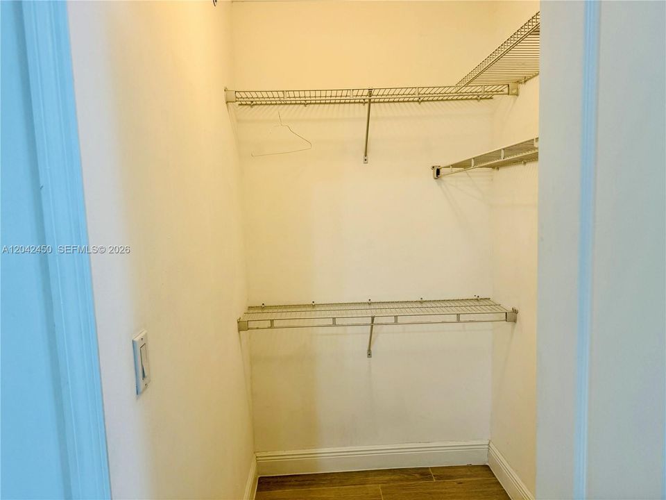 For Rent: $2,150 (1 beds, 1 baths, 670 Square Feet)