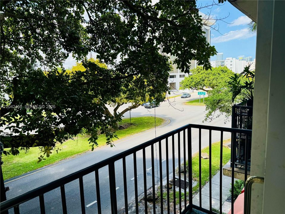 For Rent: $2,150 (1 beds, 1 baths, 670 Square Feet)