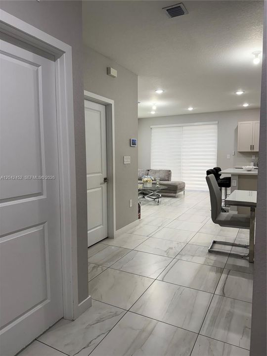 В аренду: $2,800 (4 спален, 3 ванн, 1374 Квадратных фут)