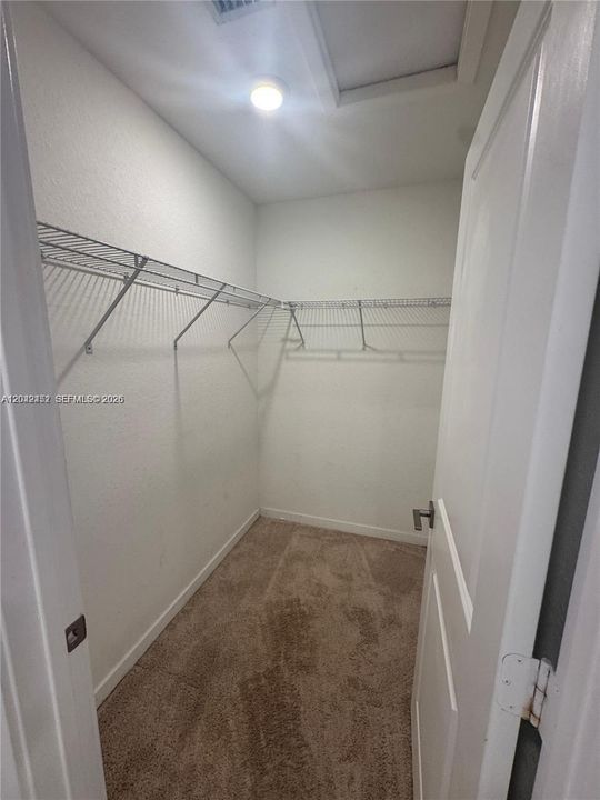 В аренду: $2,800 (4 спален, 3 ванн, 1374 Квадратных фут)