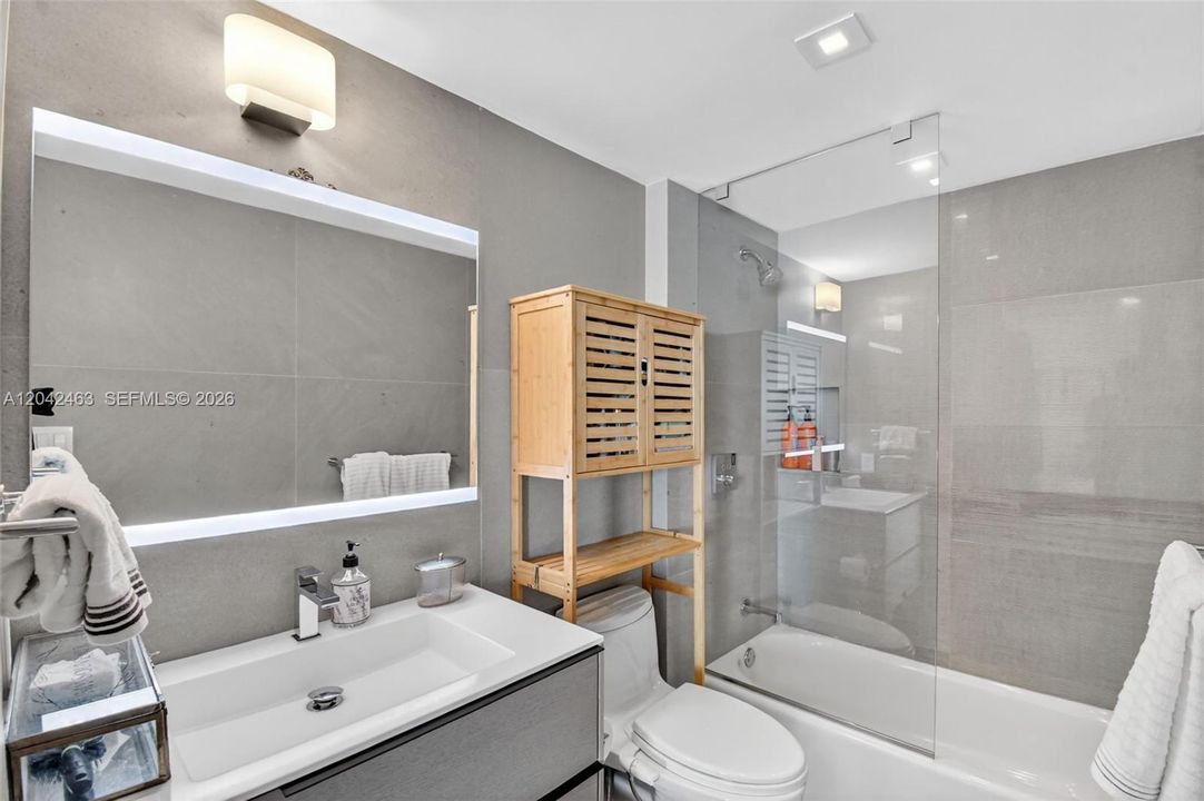 2nd bathroom