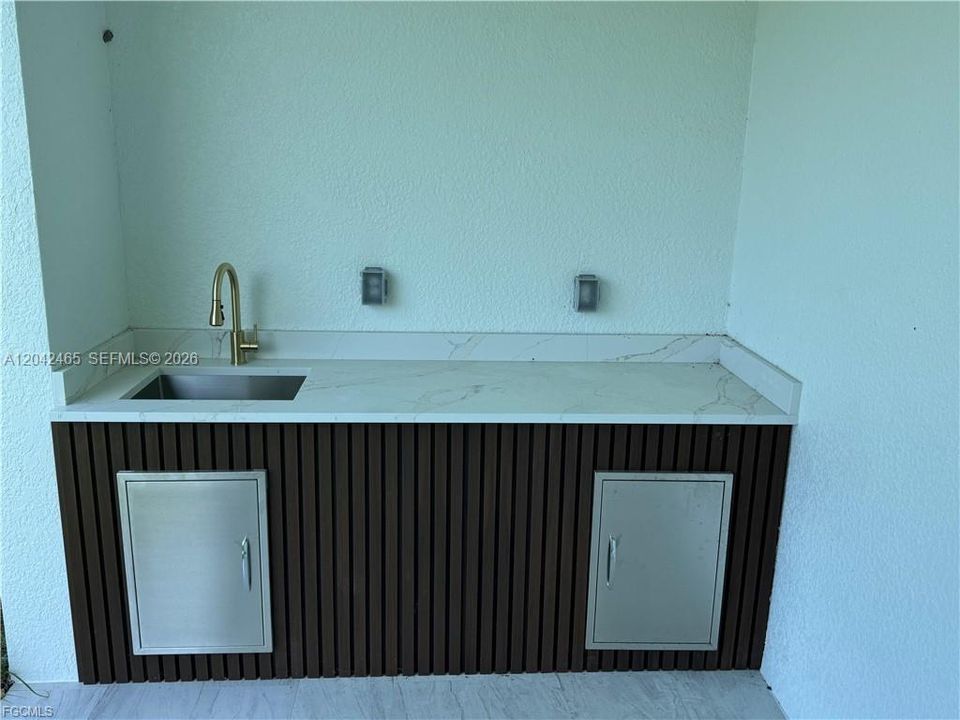 На продажу: $354,900 (3 спален, 2 ванн, 1650 Квадратных фут)