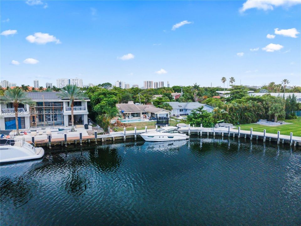 На продажу: $2,890,000 (0.30 acres)