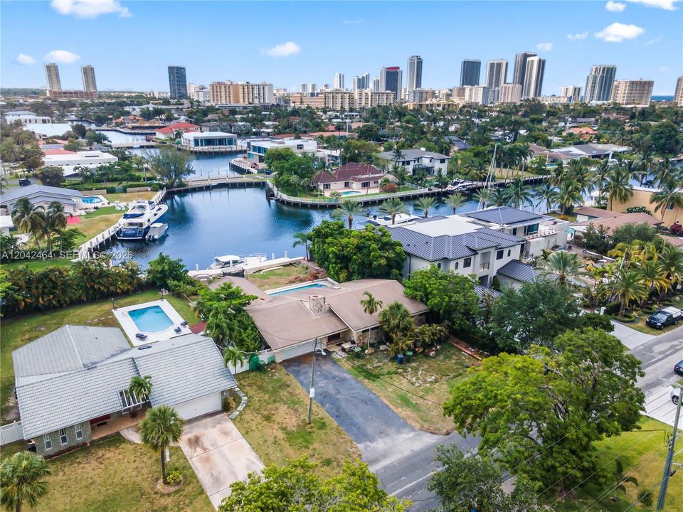 На продажу: $2,890,000 (0.30 acres)