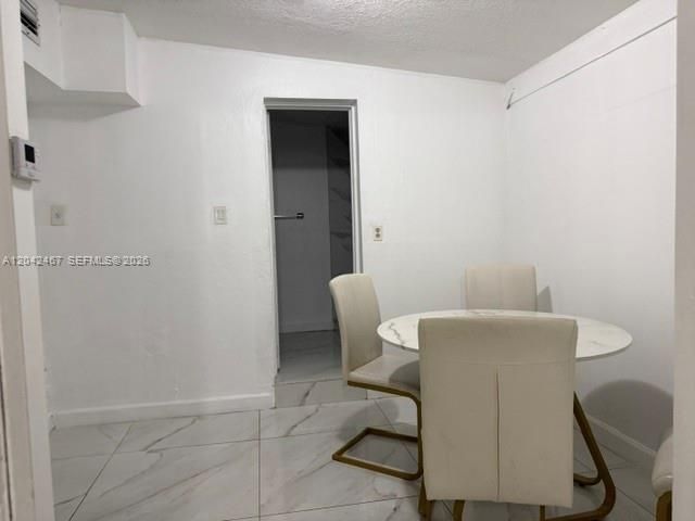 For Rent: $2,500 (2 beds, 1 baths, 1931 Square Feet)