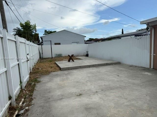 For Rent: $2,500 (2 beds, 1 baths, 1931 Square Feet)