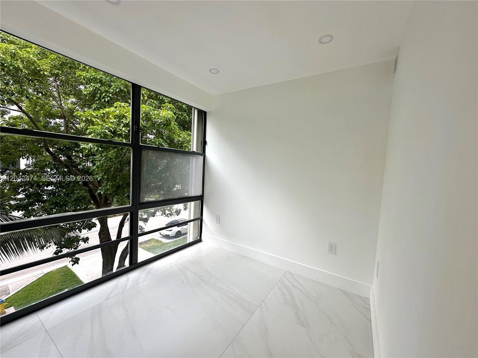 For Rent: $2,200 (1 beds, 1 baths, 620 Square Feet)