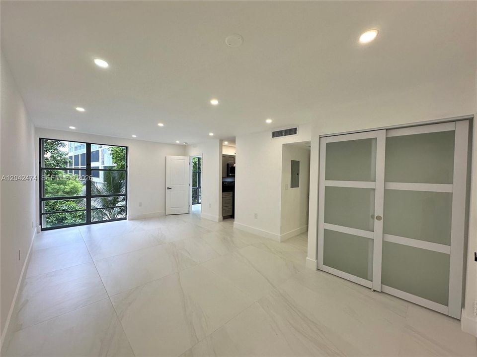 For Rent: $2,200 (1 beds, 1 baths, 620 Square Feet)