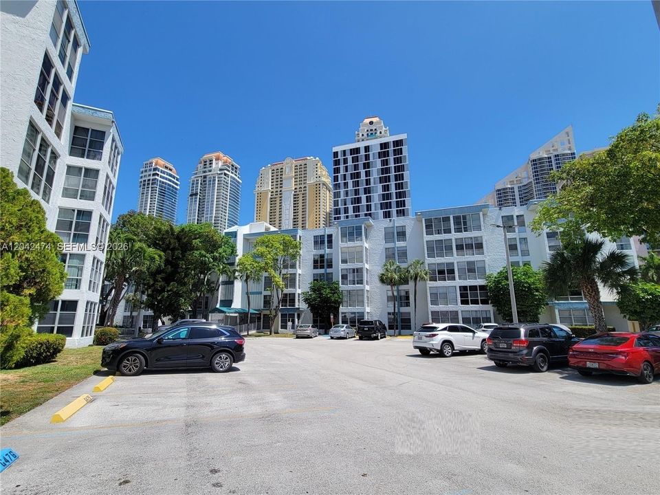 For Rent: $2,200 (1 beds, 1 baths, 620 Square Feet)