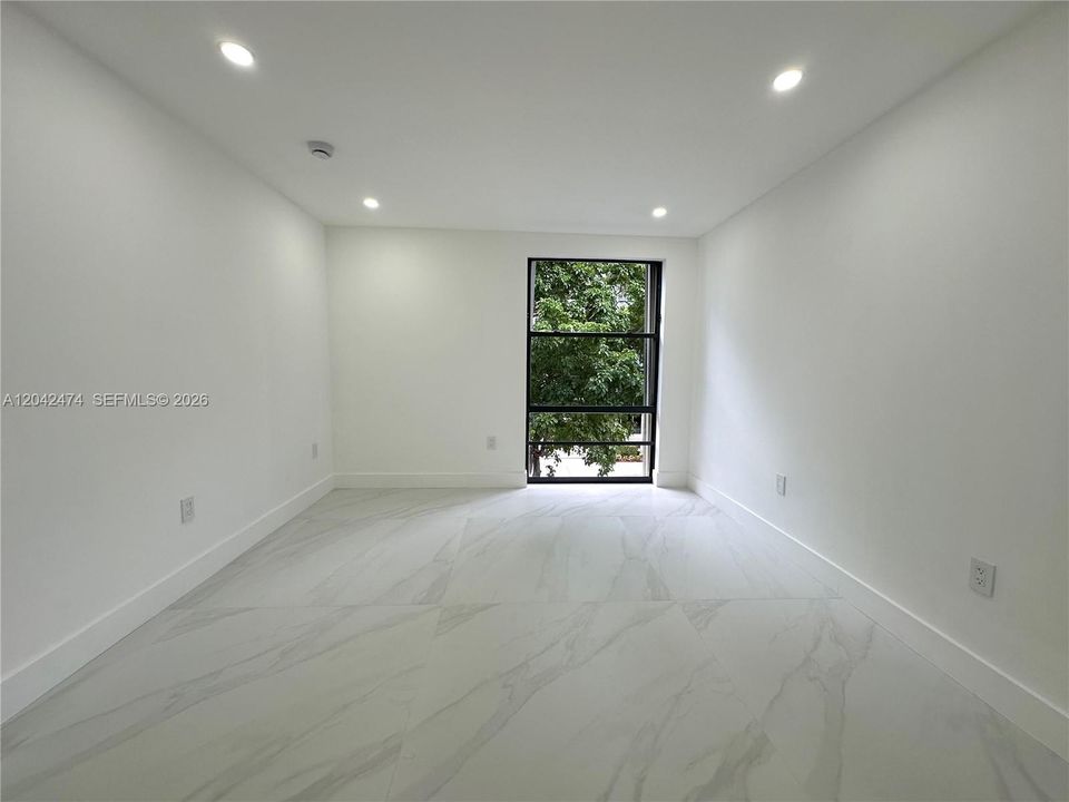 For Rent: $2,200 (1 beds, 1 baths, 620 Square Feet)