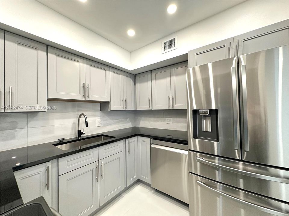 For Rent: $2,200 (1 beds, 1 baths, 620 Square Feet)