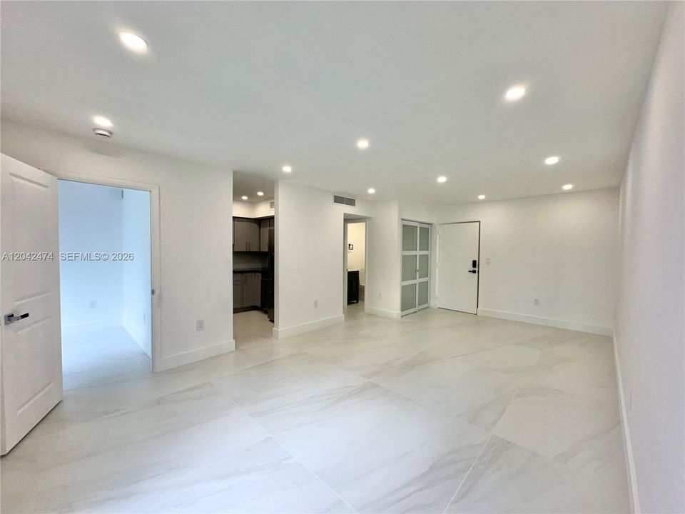 For Rent: $2,200 (1 beds, 1 baths, 620 Square Feet)
