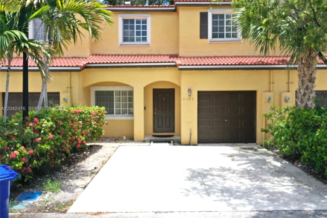 For Sale: $429,900 (3 beds, 2 baths, 1337 Square Feet)