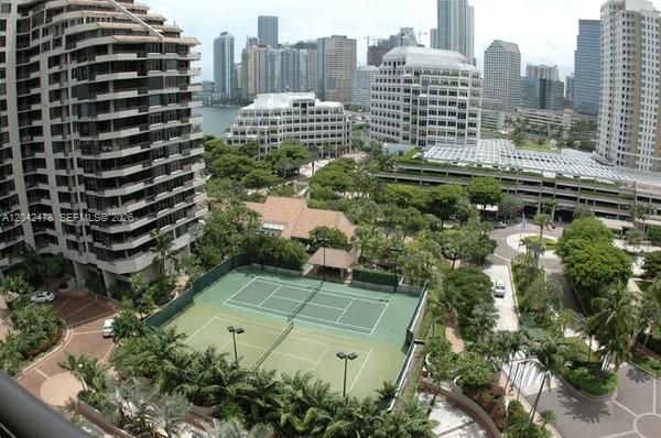 En Venta: $1,100,000 (3 camas, 2 baños, 1560 Pies cuadrados)
