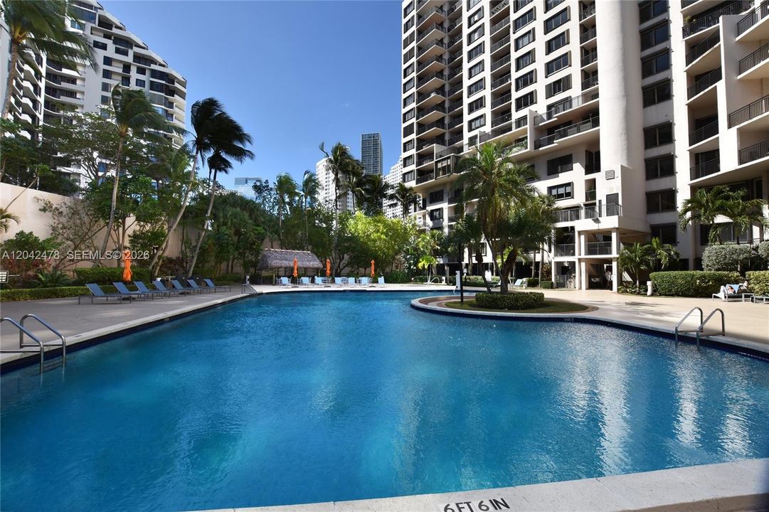 En Venta: $1,100,000 (3 camas, 2 baños, 1560 Pies cuadrados)