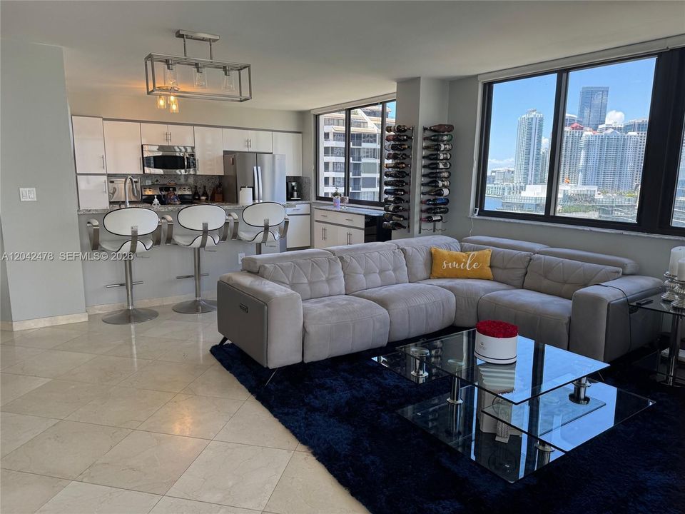 En Venta: $1,100,000 (3 camas, 2 baños, 1560 Pies cuadrados)