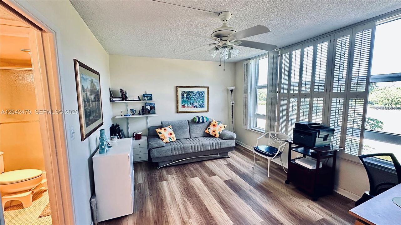 For Sale: $279,999 (2 beds, 2 baths, 1100 Square Feet)
