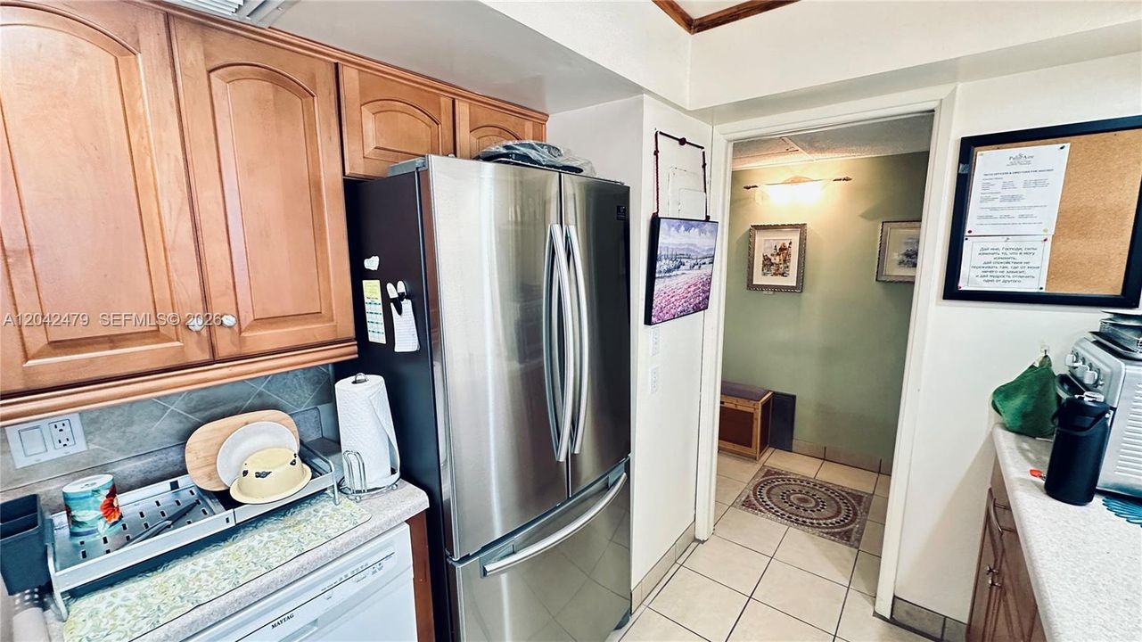 For Sale: $279,999 (2 beds, 2 baths, 1100 Square Feet)