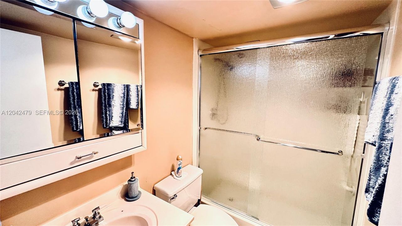 For Sale: $279,999 (2 beds, 2 baths, 1100 Square Feet)
