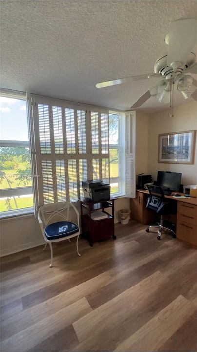 For Sale: $279,999 (2 beds, 2 baths, 1100 Square Feet)