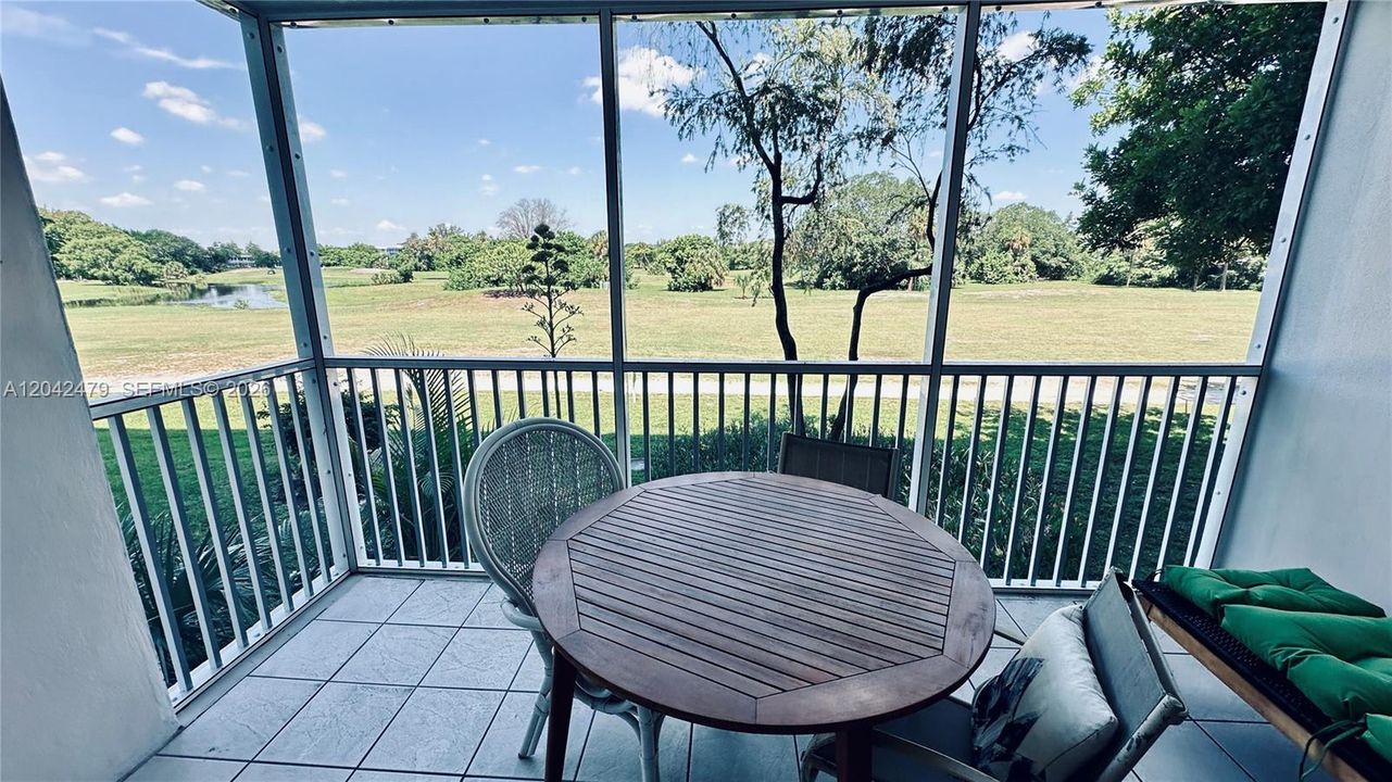 For Sale: $279,999 (2 beds, 2 baths, 1100 Square Feet)