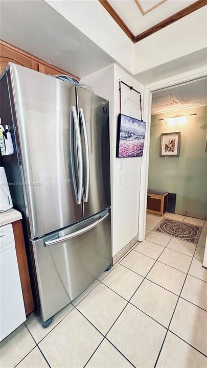 For Sale: $279,999 (2 beds, 2 baths, 1100 Square Feet)
