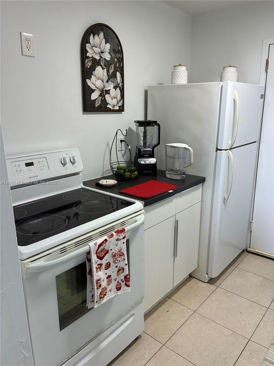 For Rent: $2,150 (2 beds, 2 baths, 963 Square Feet)