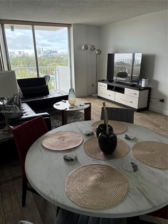 For Rent: $2,150 (2 beds, 2 baths, 963 Square Feet)