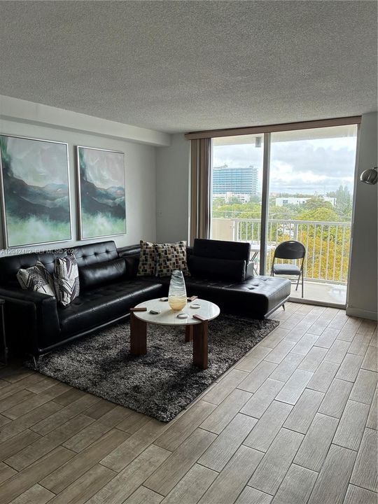 For Rent: $2,150 (2 beds, 2 baths, 963 Square Feet)
