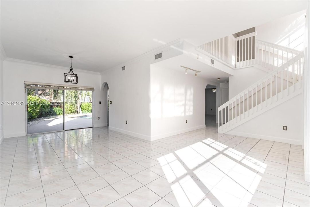 En Renta: $4,900 (4 camas, 2 baños, 2211 Pies cuadrados)