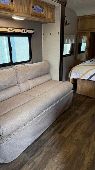 En Venta: $549,900 (3 camas, 2 baños, 875 Pies cuadrados)