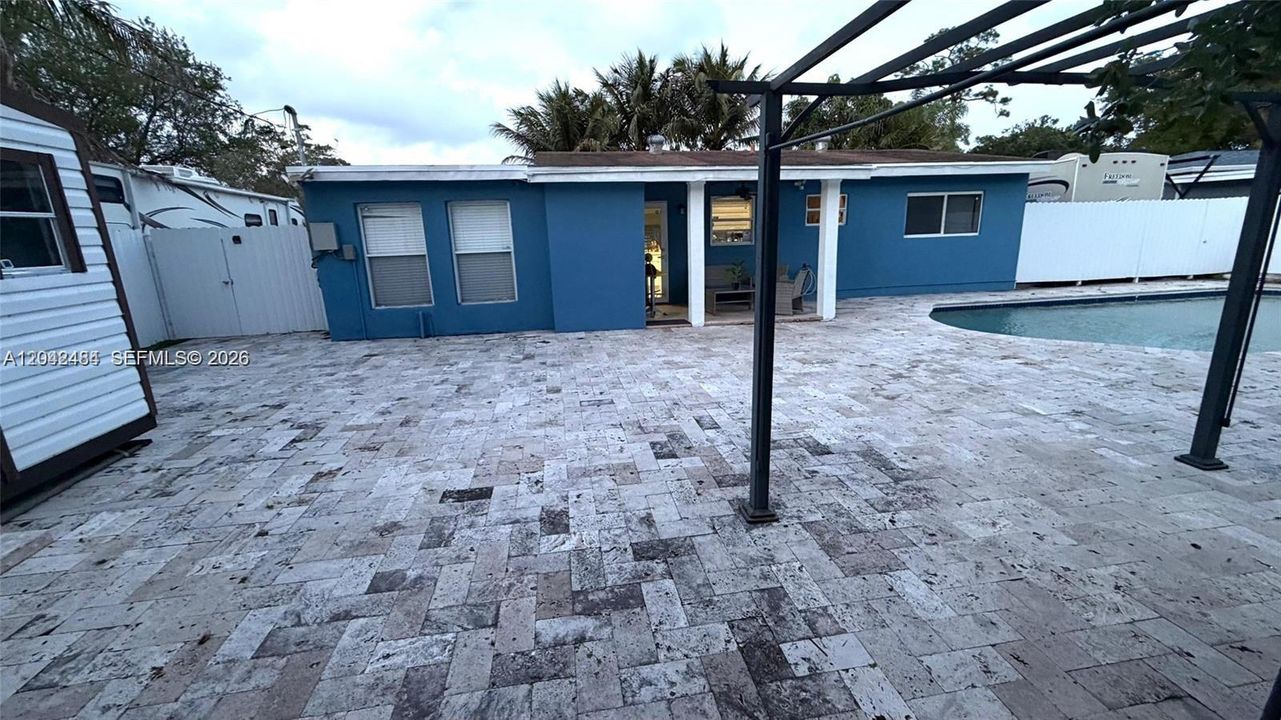 En Venta: $549,900 (3 camas, 2 baños, 875 Pies cuadrados)