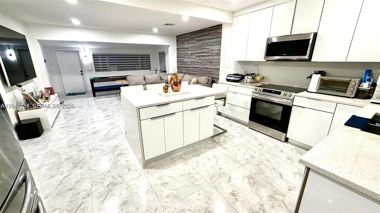 En Venta: $549,900 (3 camas, 2 baños, 875 Pies cuadrados)