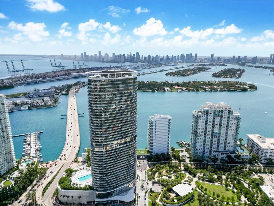На продажу: $10,875,000 (3 спален, 3 ванн, 3186 Квадратных фут)