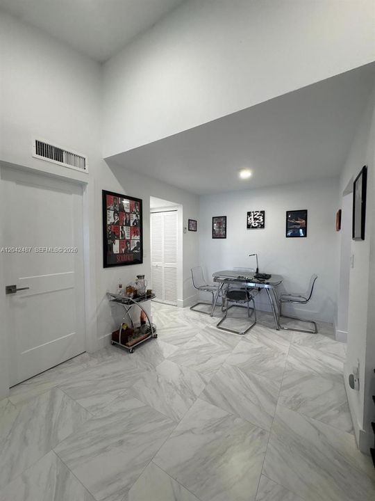 В аренду: $1,900 (1 спален, 1 ванн, 689 Квадратных фут)