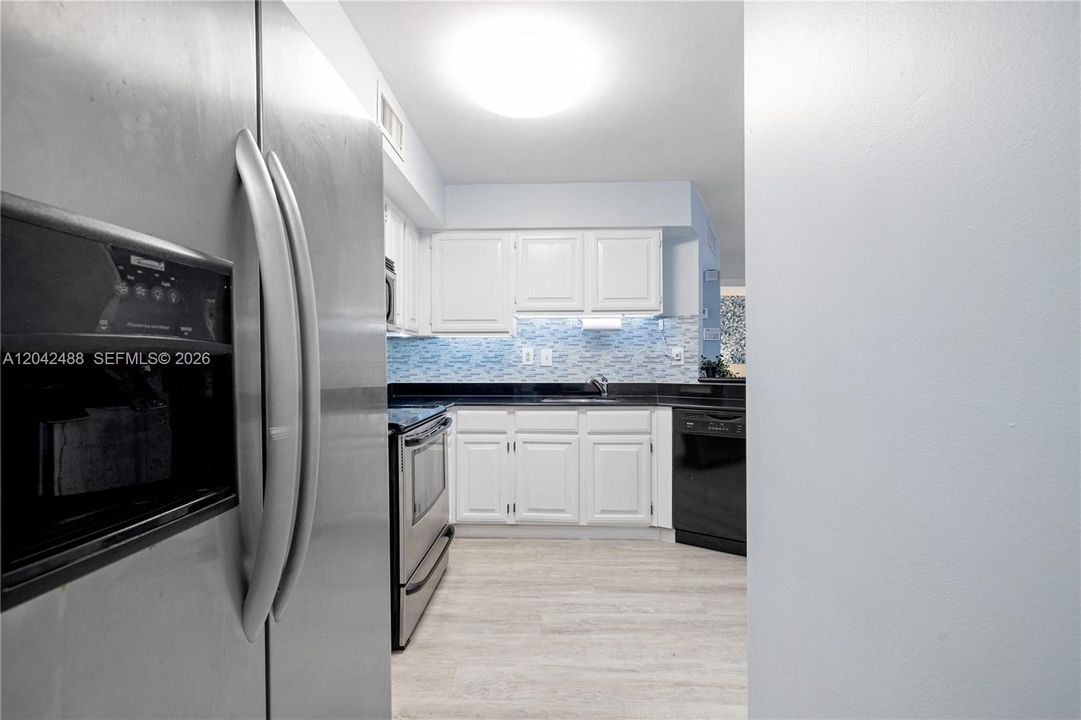 В аренду: $3,200 (2 спален, 2 ванн, 910 Квадратных фут)