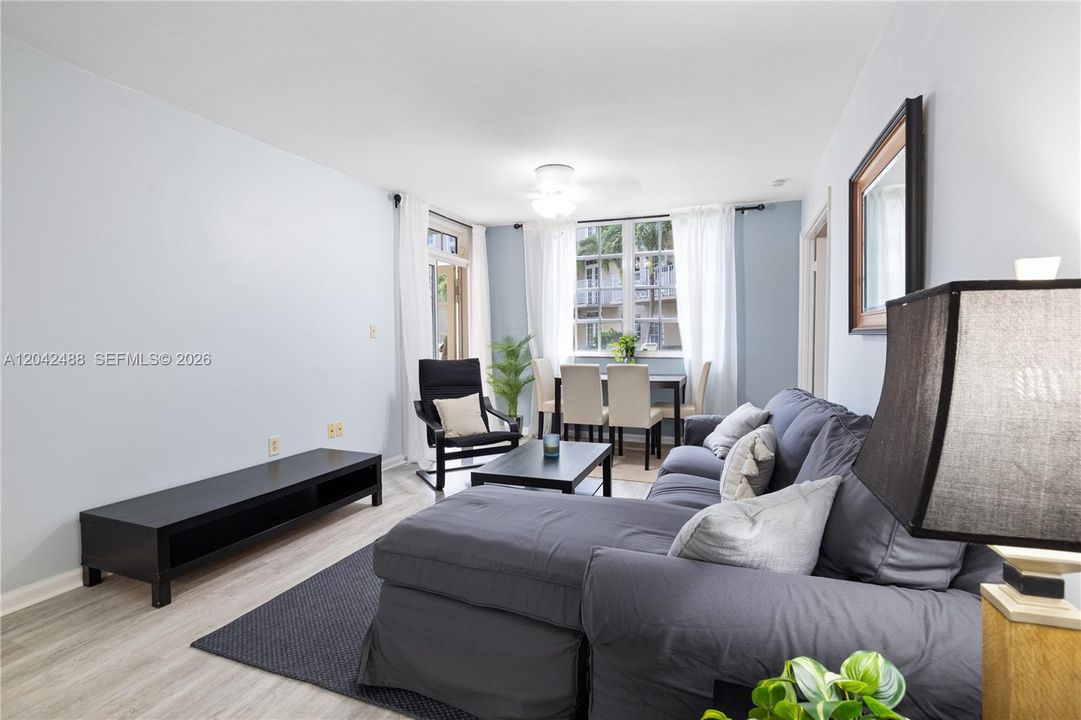 В аренду: $3,200 (2 спален, 2 ванн, 910 Квадратных фут)