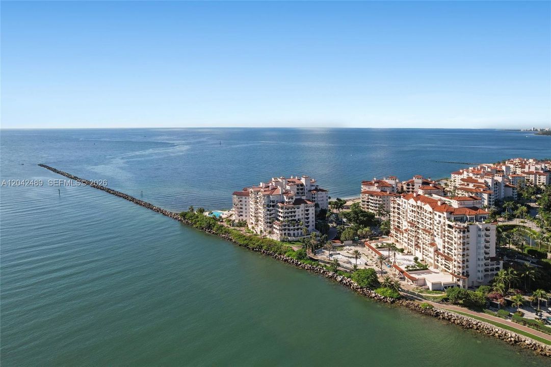 В аренду: $50,000 (4 спален, 4 ванн, 3690 Квадратных фут)