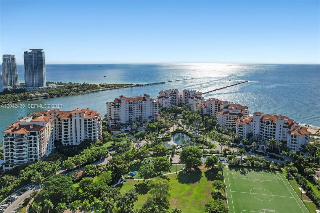 В аренду: $50,000 (4 спален, 4 ванн, 3690 Квадратных фут)
