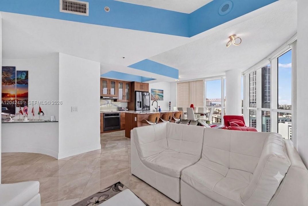 For Sale: $749,000 (2 beds, 2 baths, 1380 Square Feet)