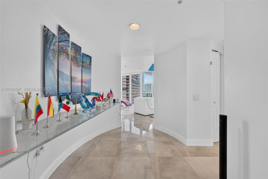 For Sale: $749,000 (2 beds, 2 baths, 1380 Square Feet)